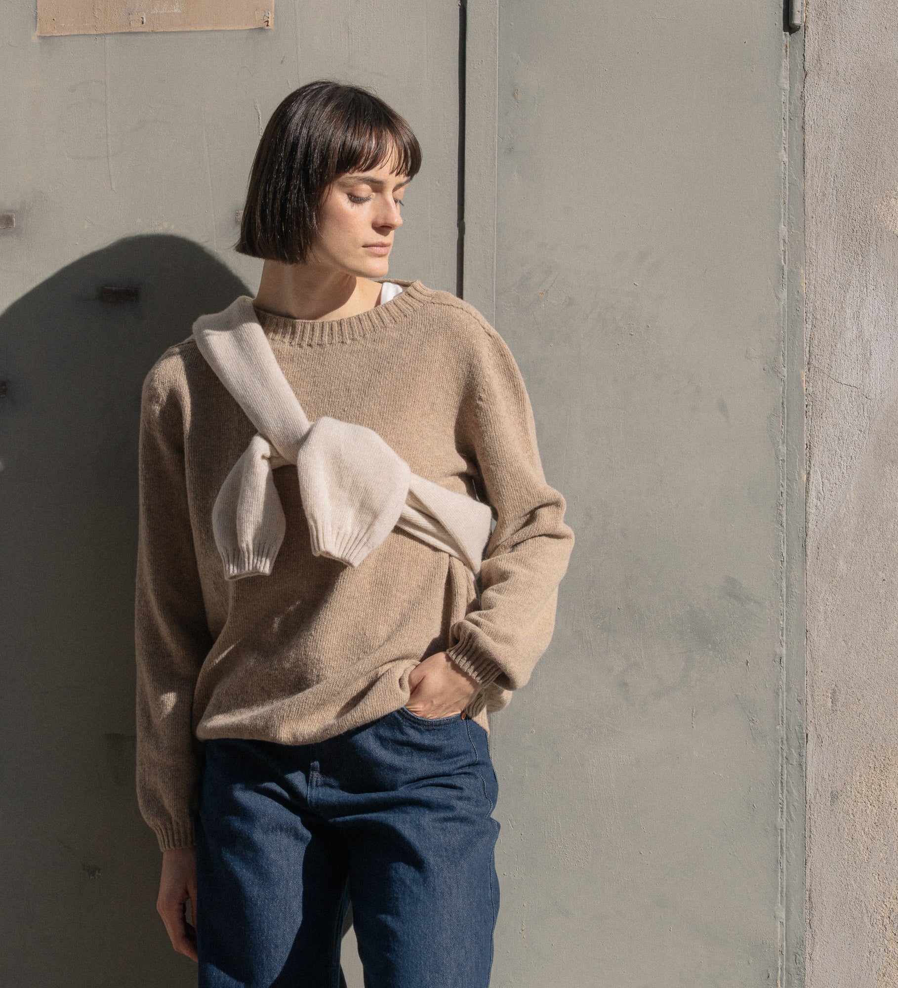 TYRA Klasyczny sweter z wełny merino - jasnobrązowy