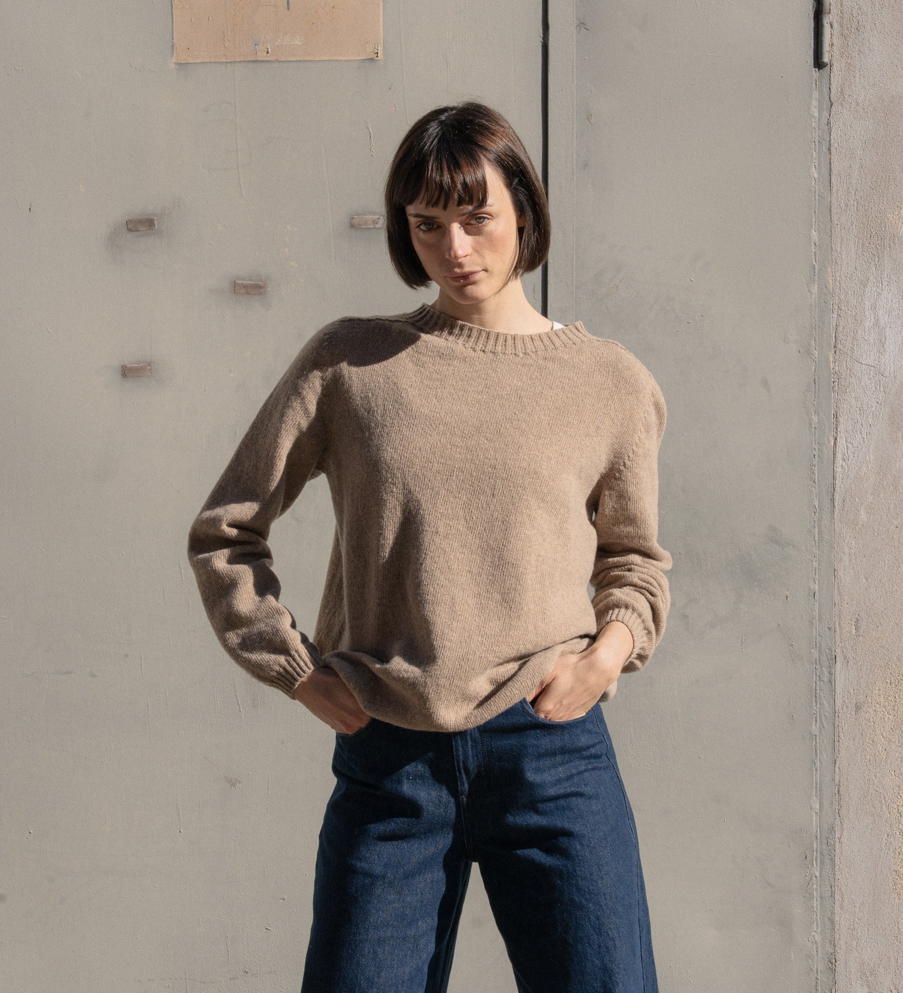 TYRA Klasyczny sweter z wełny merino - jasnobrązowy