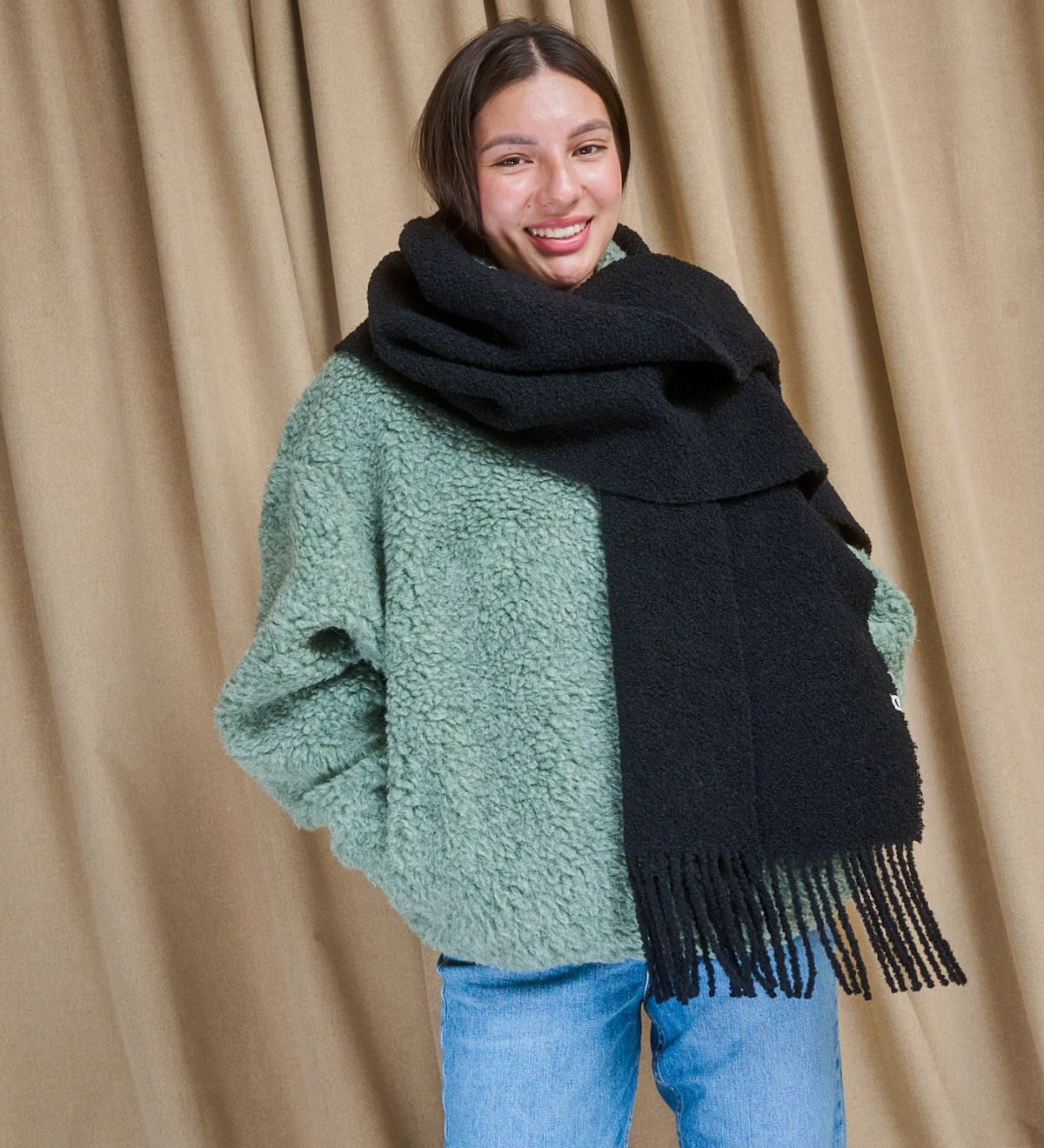 LEAH merino boucle scarf - black