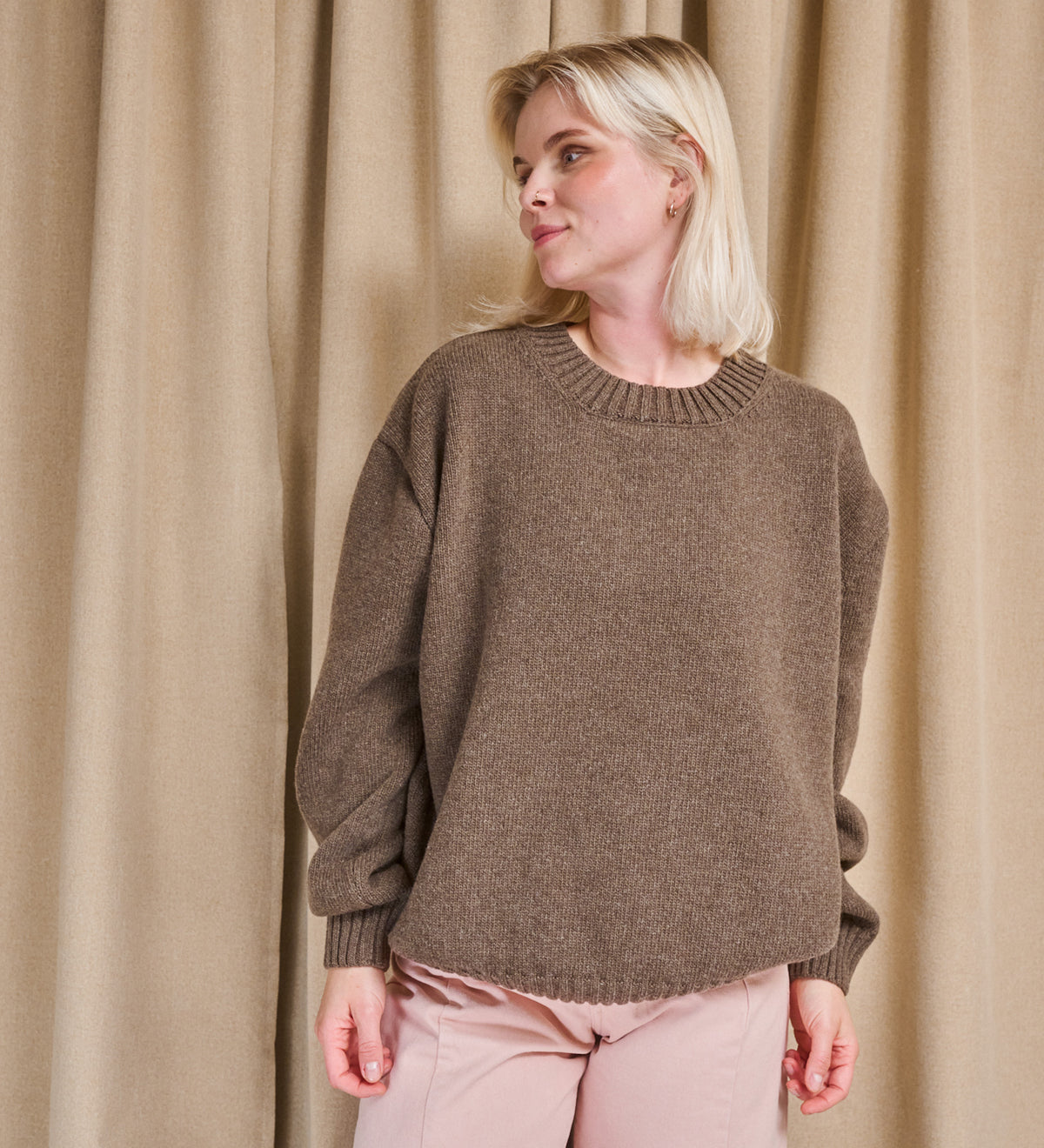 ANEMONE Gruby sweter z wełny merino oversize - kawa zbożowa