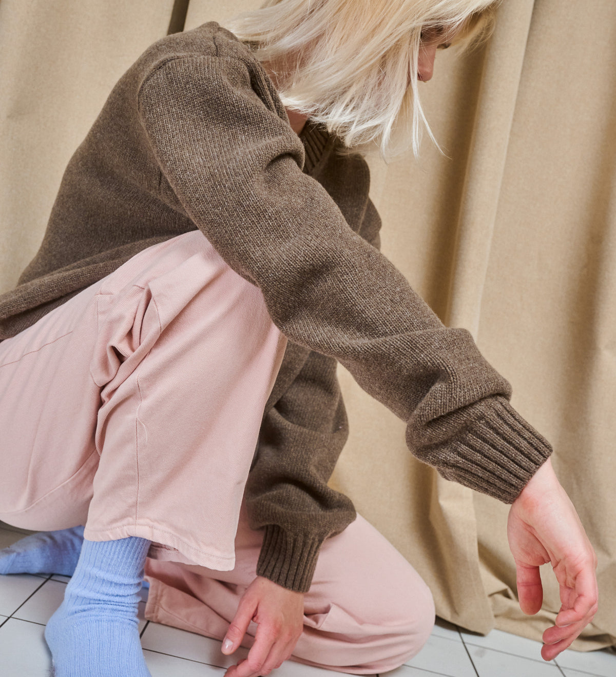 ANEMONE Gruby sweter z wełny merino oversize - kawa zbożowa