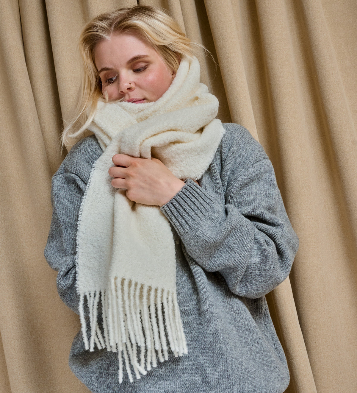 LEAH Merino boucle scarf - ecru