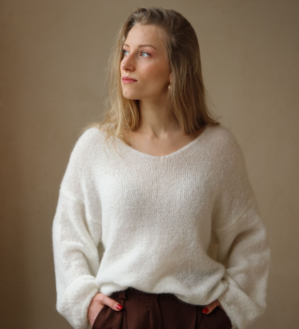 Sweter z wełną i moherem w kolorze ecru