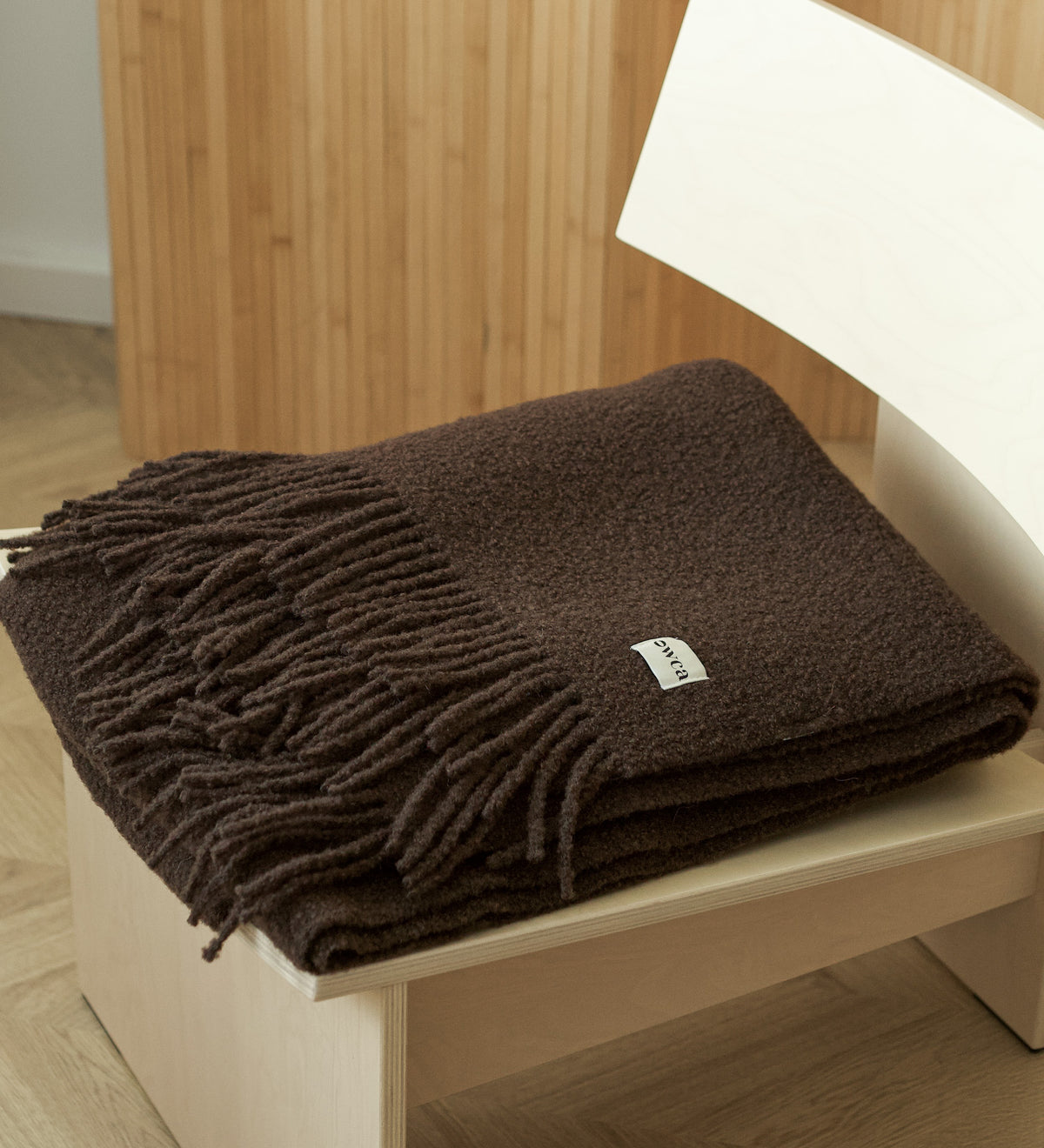 HELIOS Merino boucle blanket with fringe - chocolate