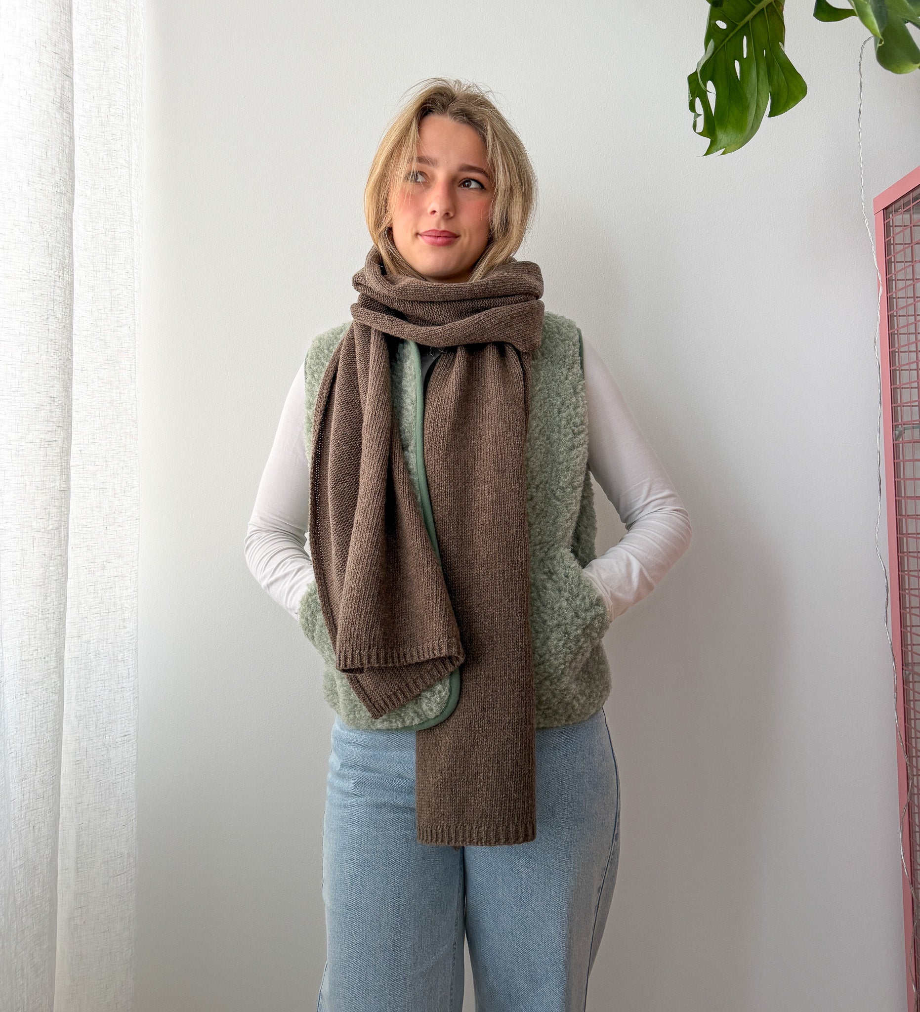 FREYA Knitted merino wool scarf - Malt Brown