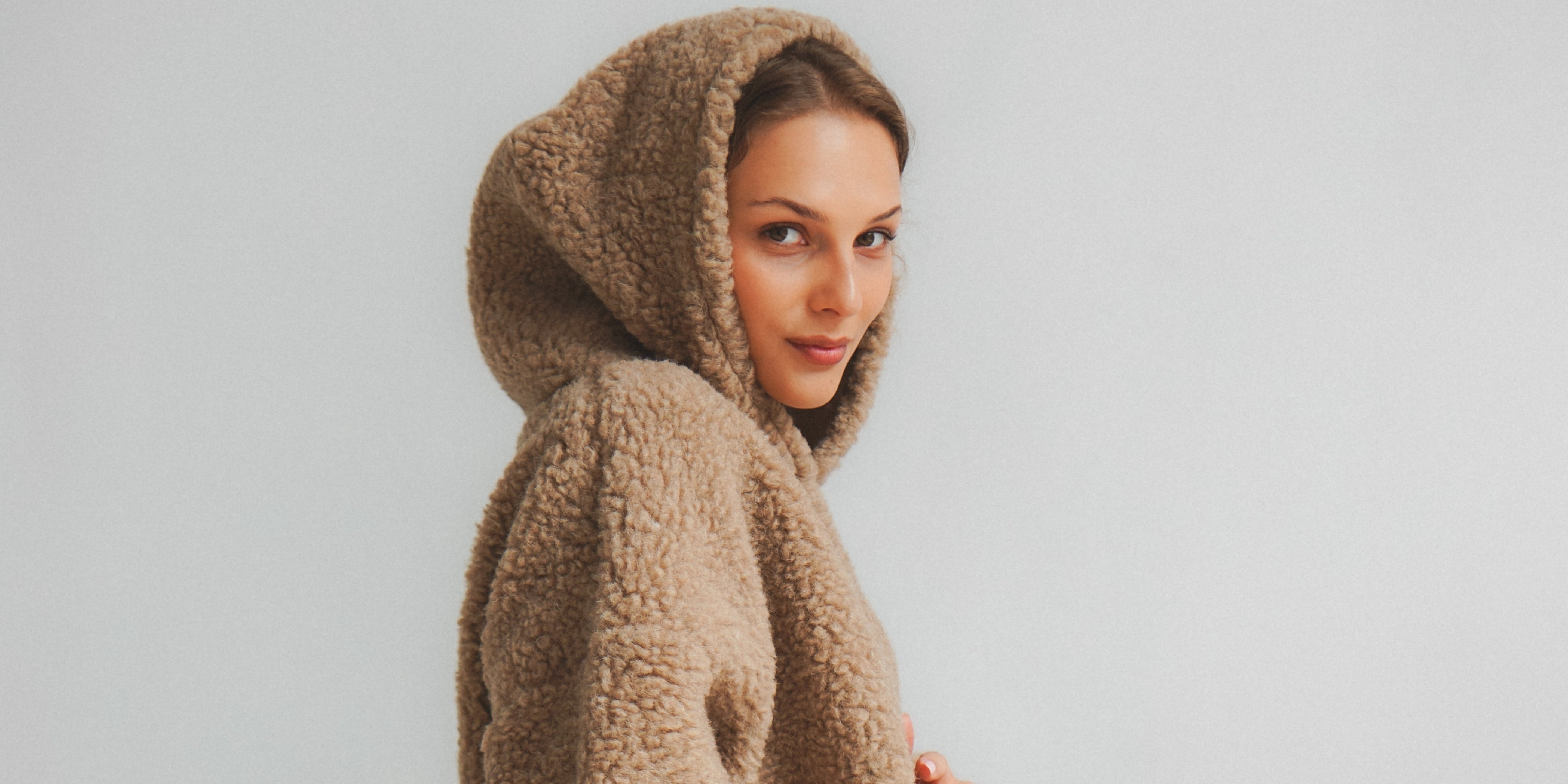 Bluza oversize z kapturem z wełny merino