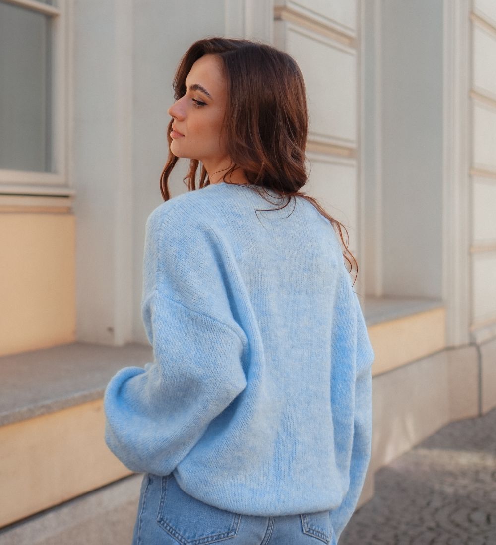 Delikatny sweter z moherem i wełną błękitny