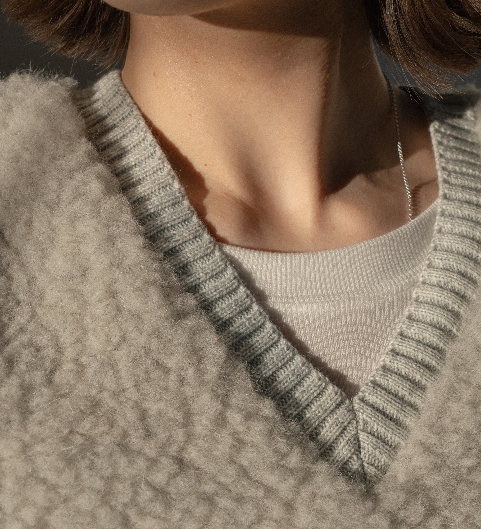 LUNA Sweter bez rękawów, który robi całą stylizację - szara