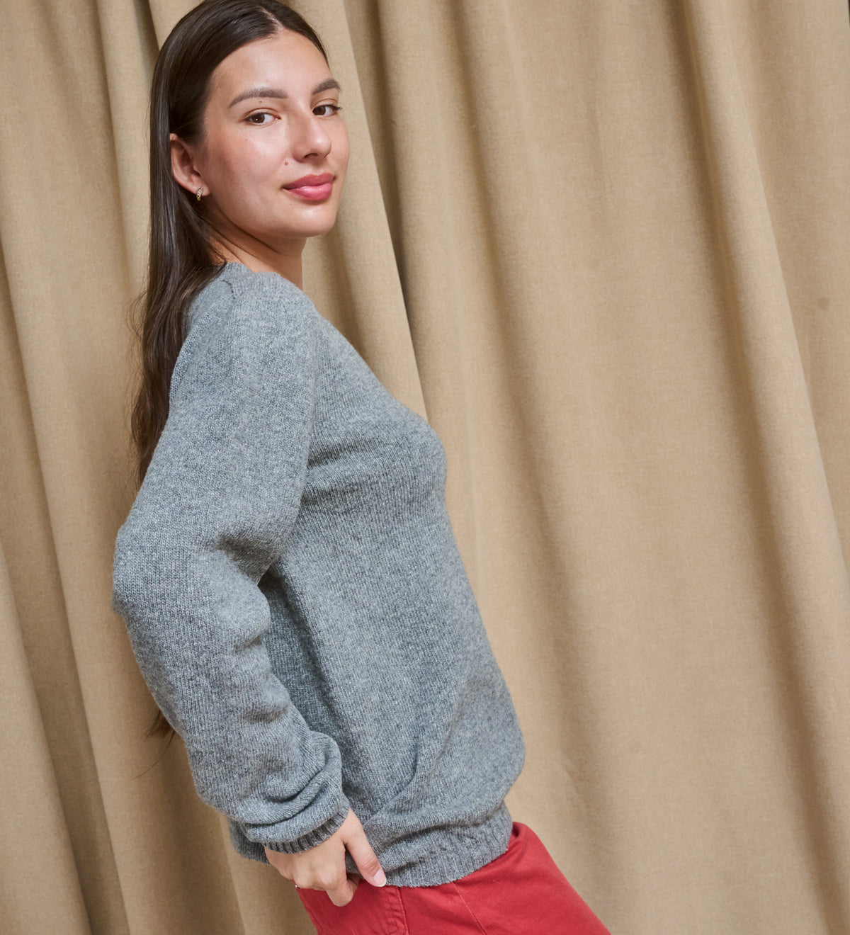 TYRA Klasyczny sweter z wełny merino - szary