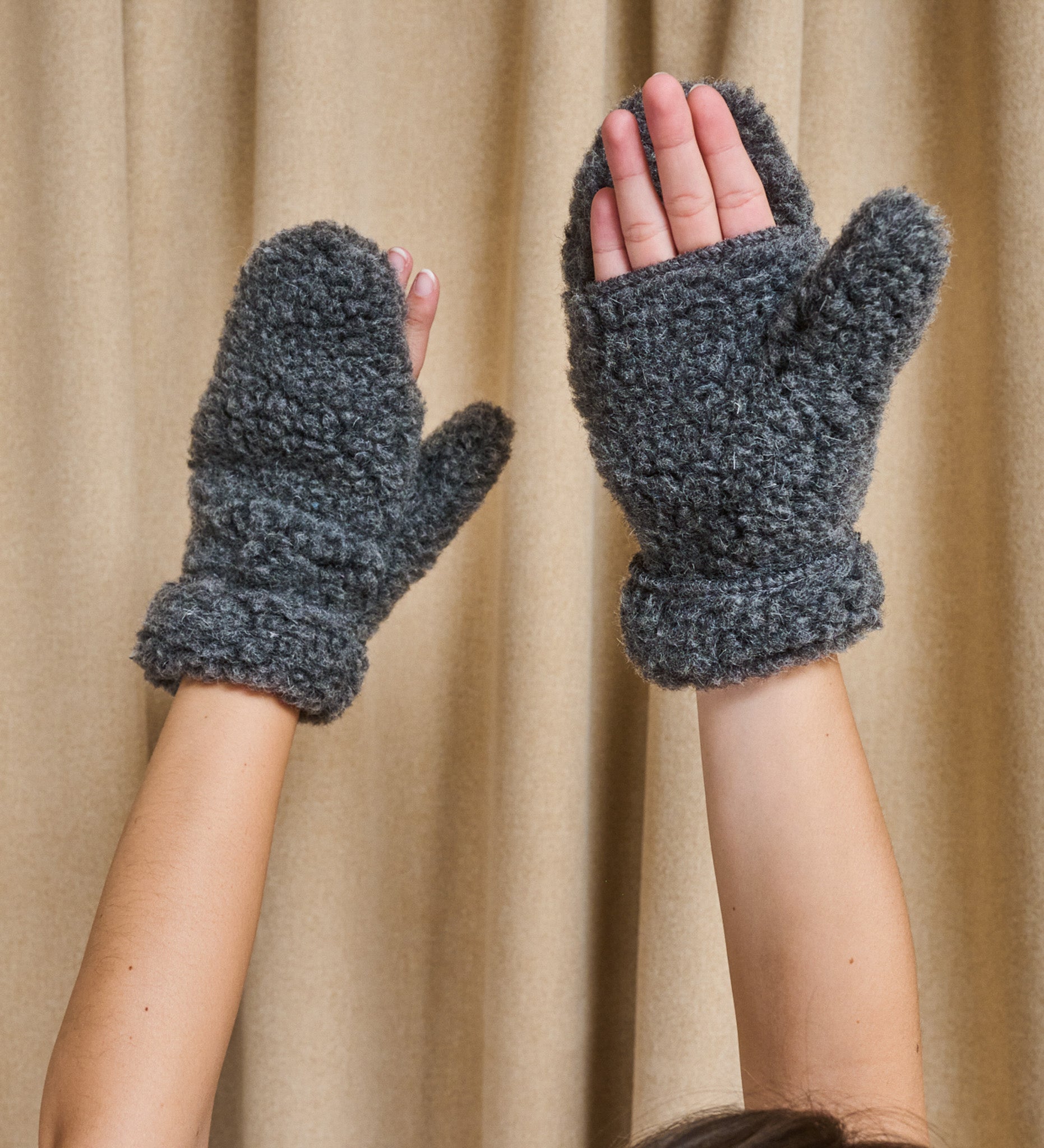 ISLA Merino wool mittens - graphite