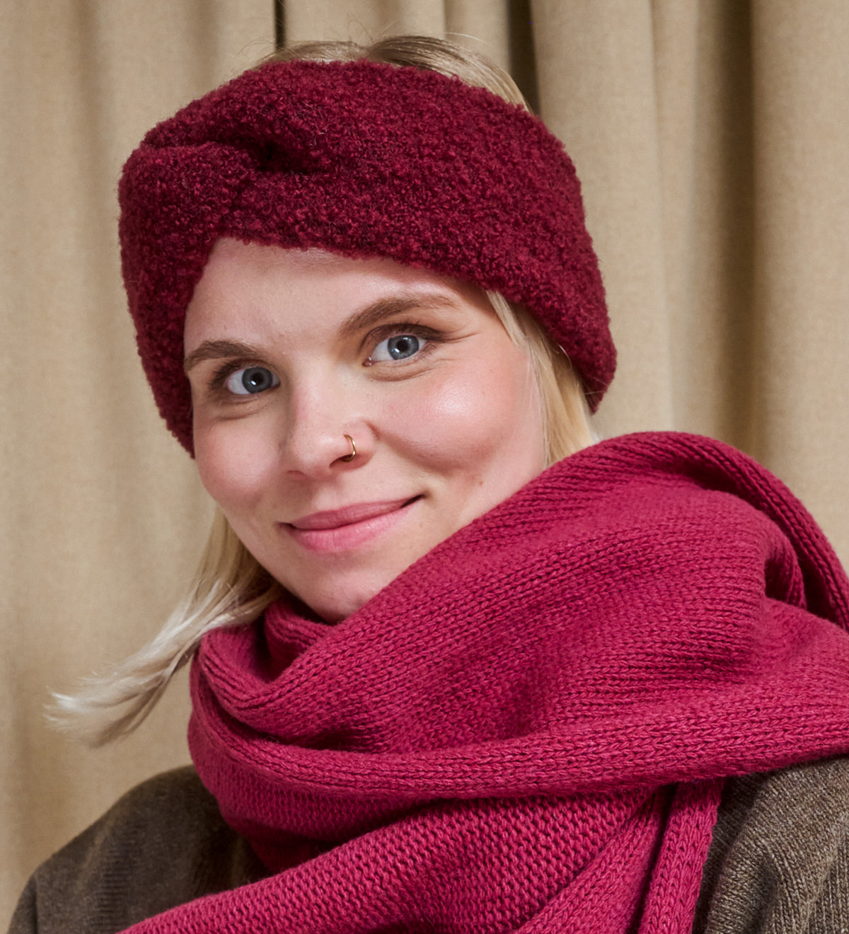 ELLA Opaska z wełny merynosa boucle - buraczkowa