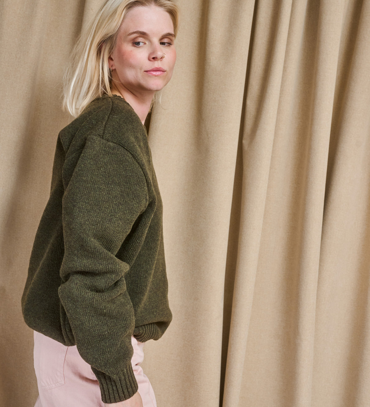ANEMONE Gruby sweter z wełny merino oversize - leśne runo