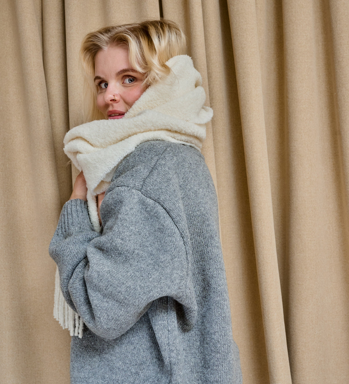 LEAH Merino boucle scarf - ecru