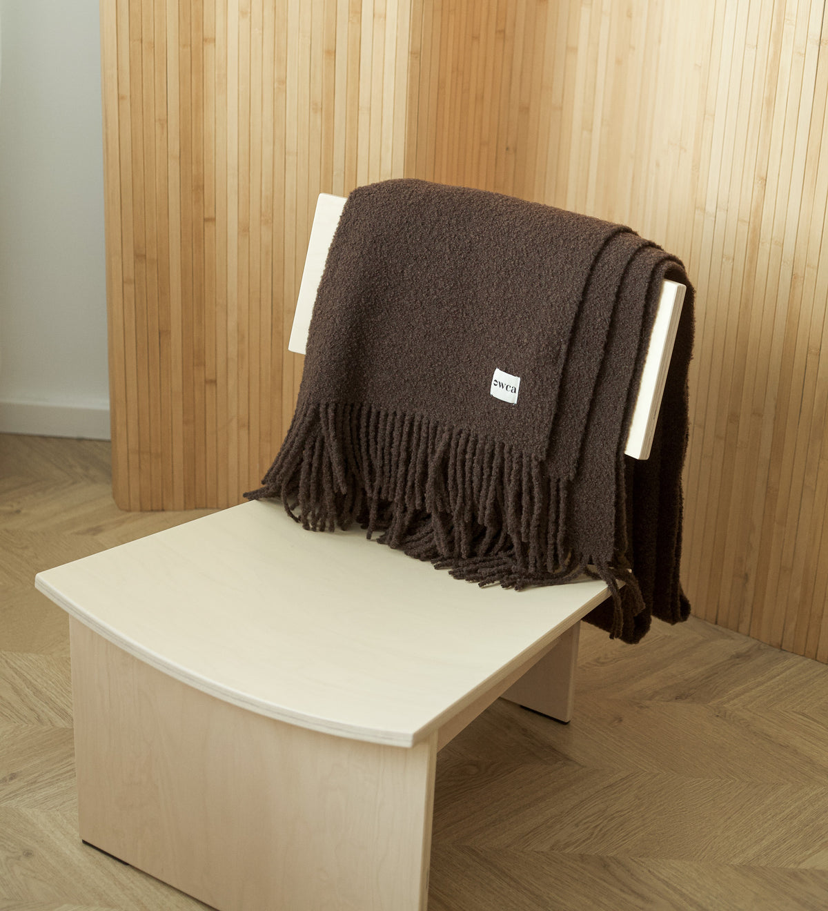 HELIOS Merino boucle blanket with fringe - chocolate