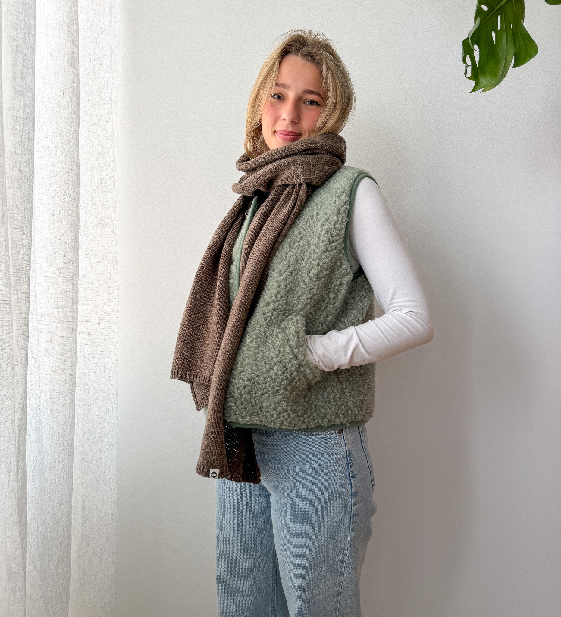 FREYA Knitted merino wool scarf - Malt Brown