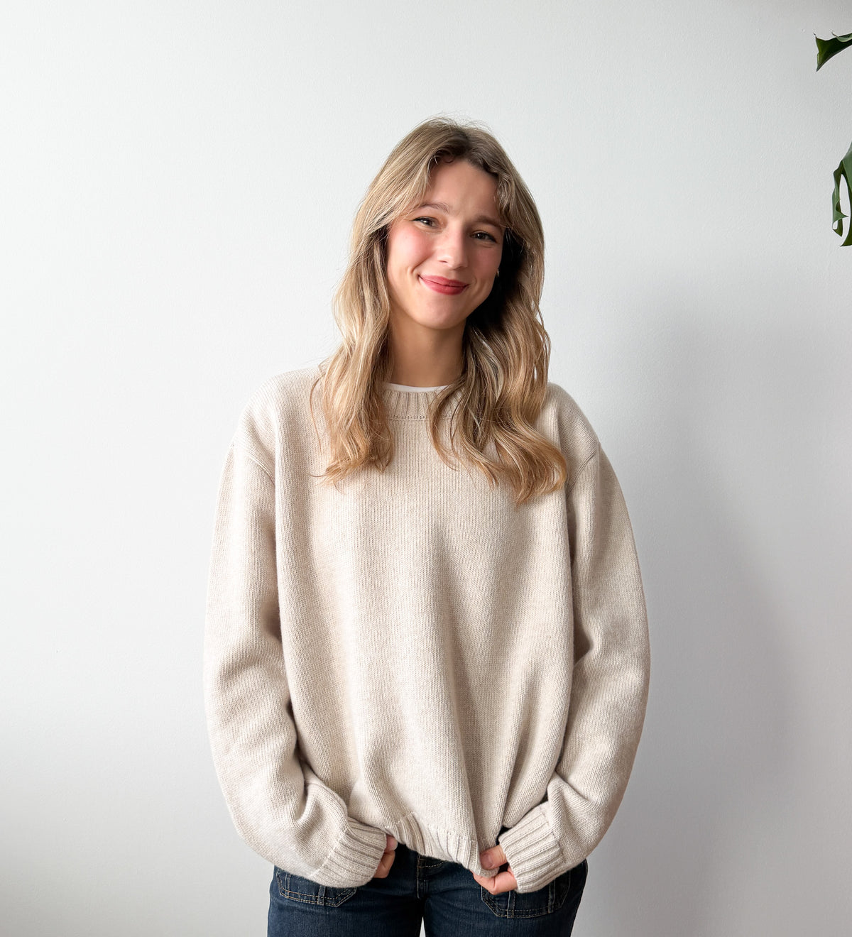 ANEMONE Gruby sweter z wełny merino oversize - prażony migdał