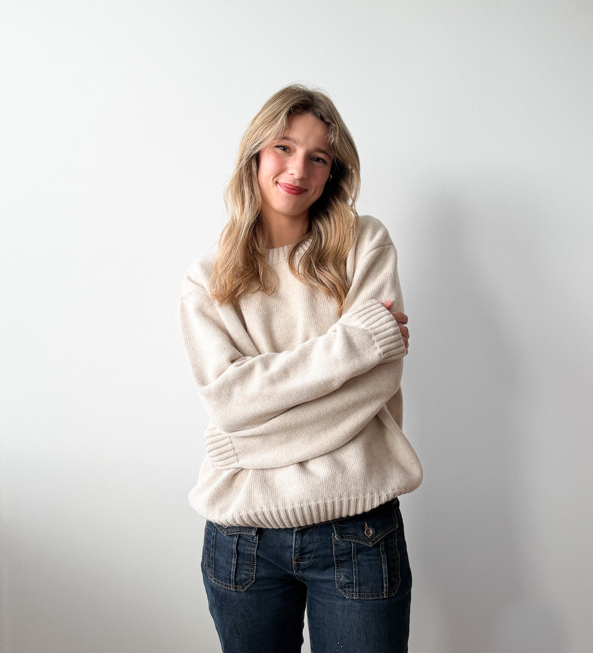 ANEMONE Gruby sweter z wełny merino oversize - prażony migdał