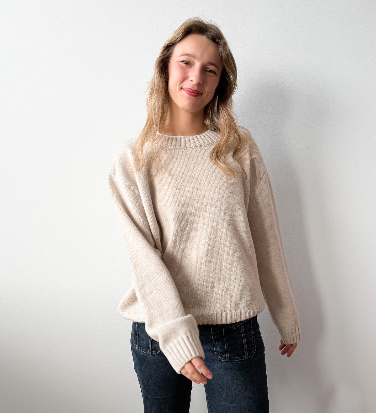ANEMONE Gruby sweter z wełny merino oversize - prażony migdał