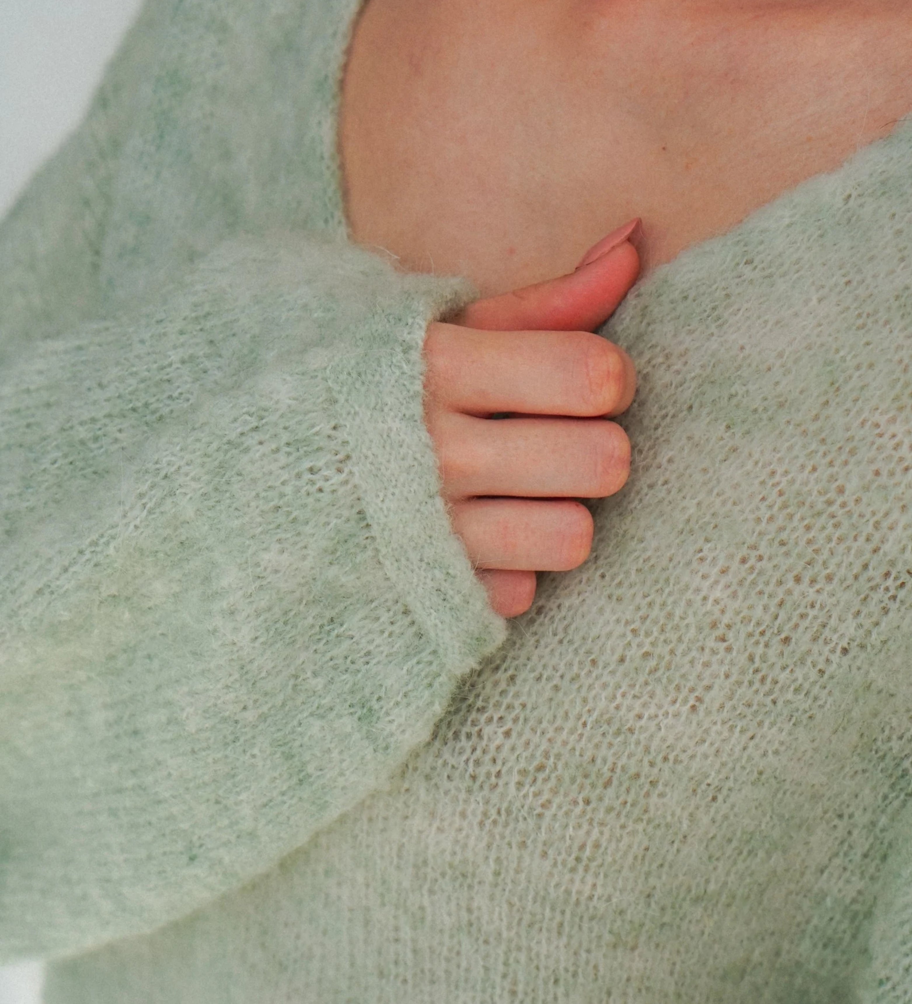Miętowy sweter lekki z wełną i moherem