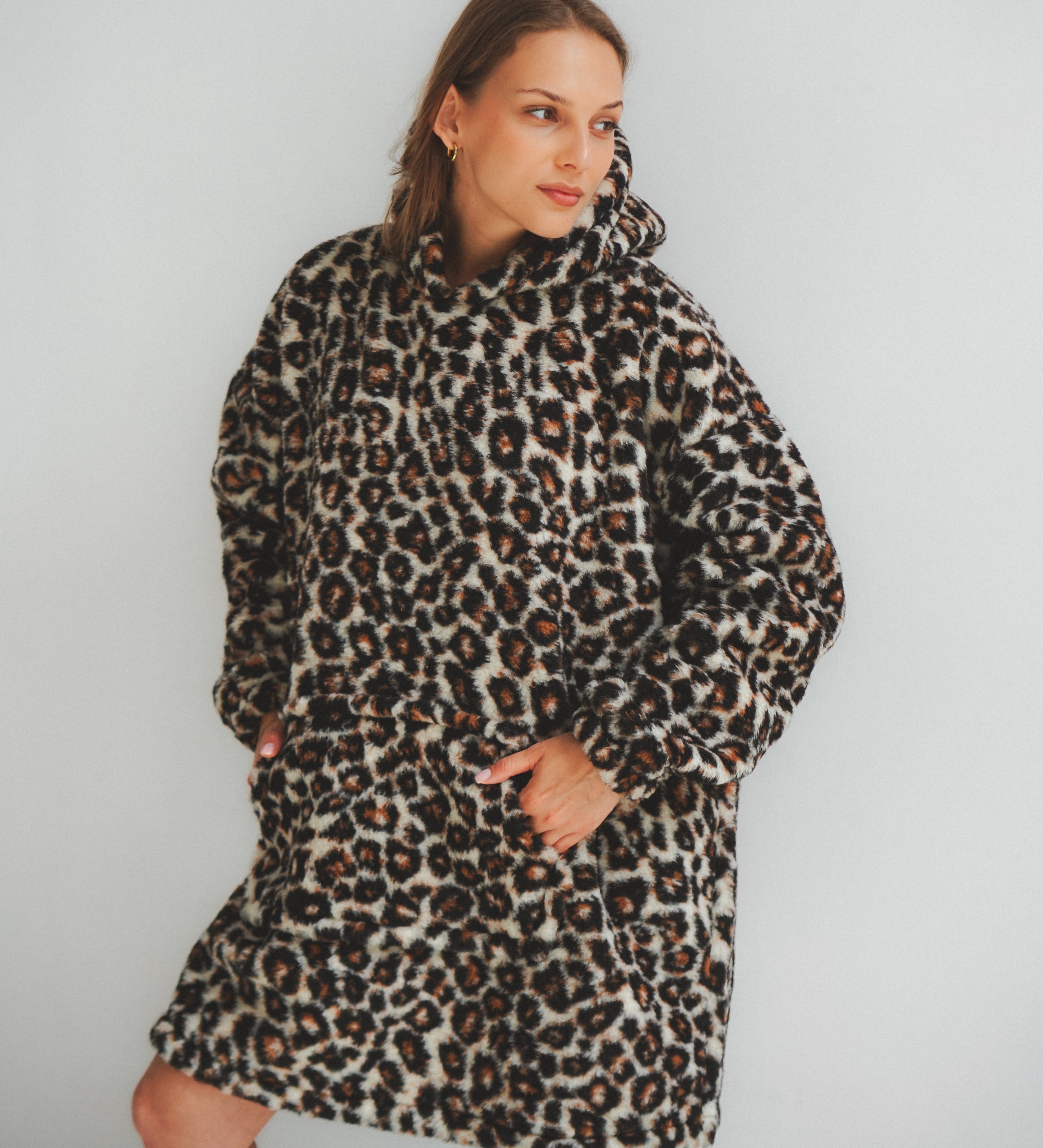Bluza merino z kapturem w panterkę
